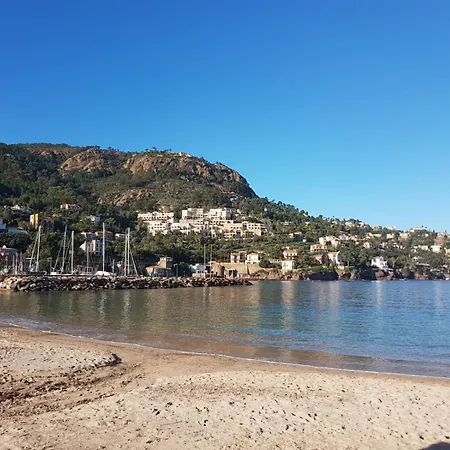 2 Pieces Avec Vue Sur La - Cles Esterel
